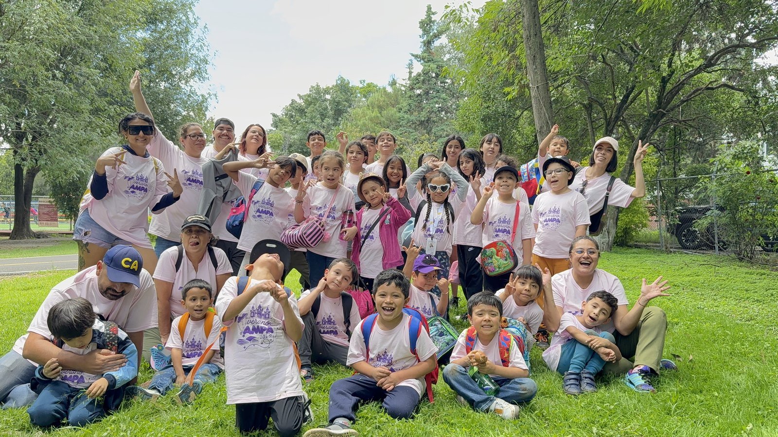 Grupo de niñas y niños del Curso de Verano de AMPA