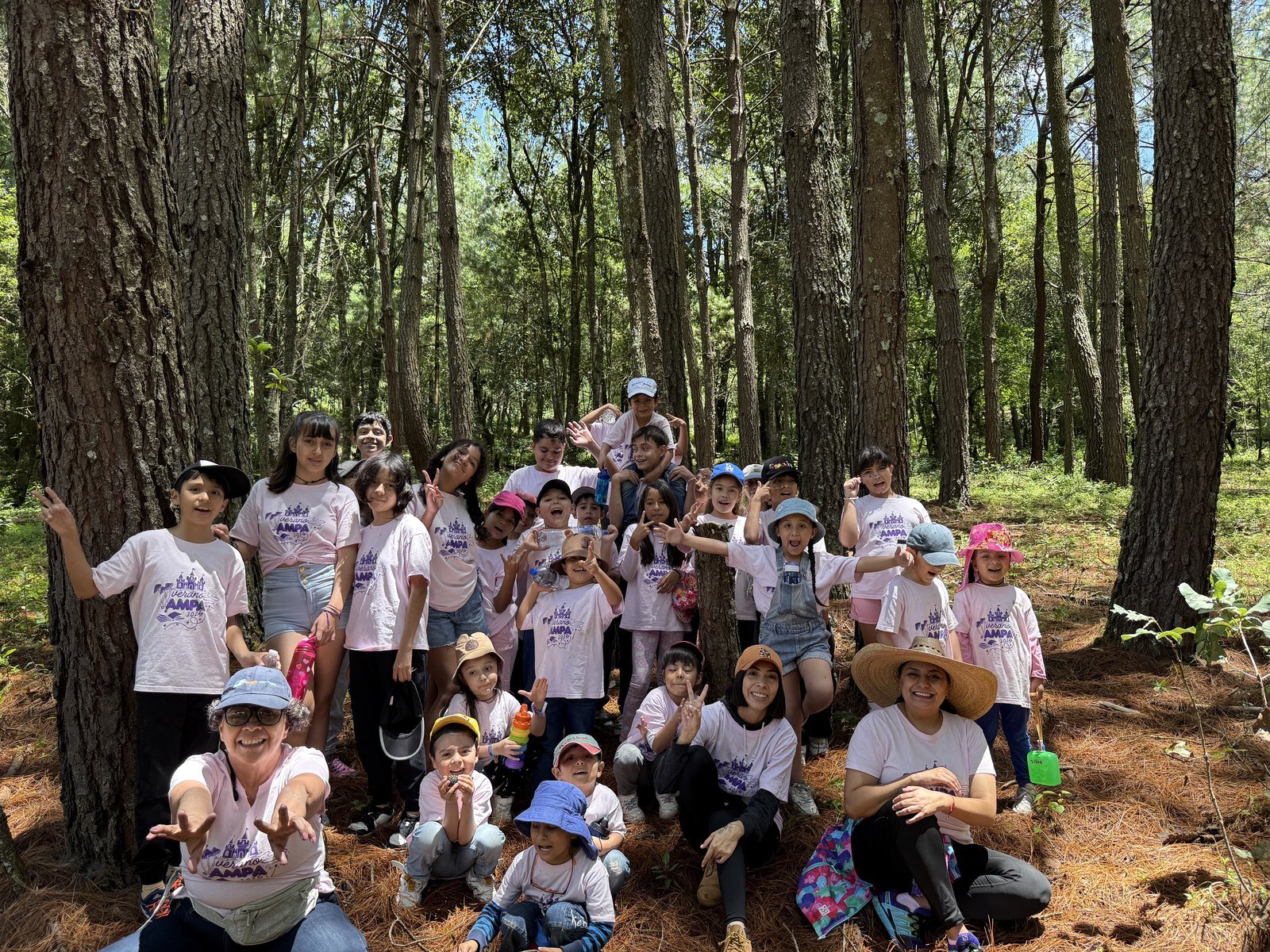 Grupo de niños del curso de verano